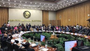 Ente electoral de México detecta rebase de tope de gastos en elección estatal