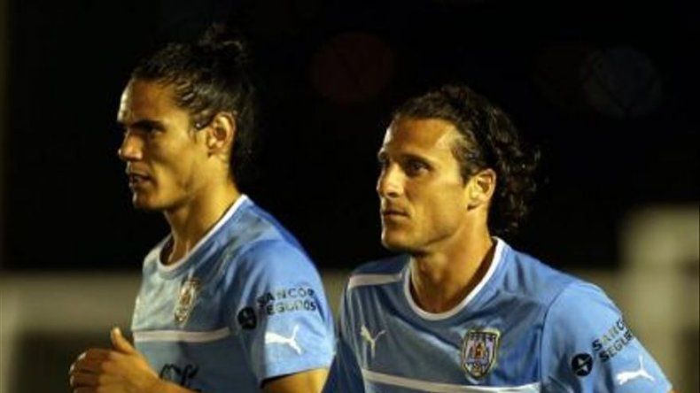 Uruguayos Forlán, Eguren y Pérez encerrados 30 minutos en un ascensor
