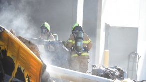 Una avioneta se estrelló contra centro comercial cerca de Melbourne