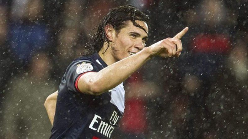 El líder París SG golea 4-0 al Lorient con doblete de Cavani
