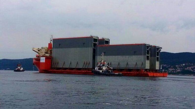 Buque con 4 nuevas compuertas zarpa hacia Panamá desde Italia