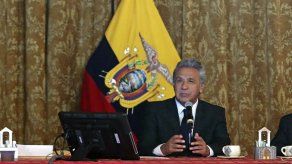 Ecuador: presidente venderá avión y baja sueldo funcionarios