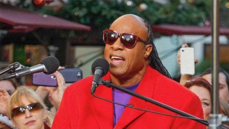 Stevie Wonder será padre de trillizos