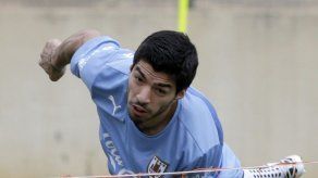 Suárez se dedica al fútbol-tenis y Forlán se recupera de problema estomacal