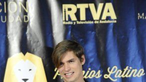 Carlos Baute recibe el Premio Latino Oro al mejor cantante iberoamericabo