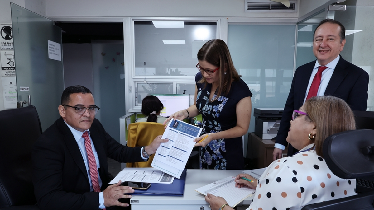 Cierra postulación a Defensor del Pueblo Cierra postulación a Defensor del Pueblo