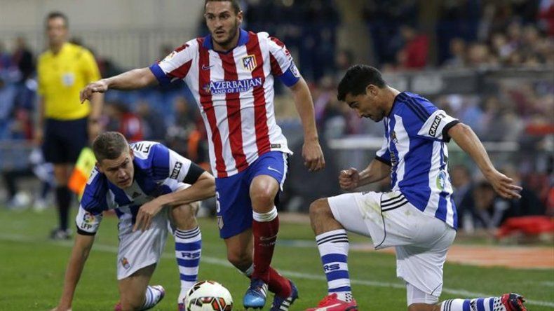 Atlético derrota a Real Sociedad 2-0 y se afianza como tercero de la Liga