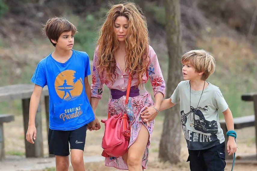 Shakira y sus hijos Sasha y Milán.