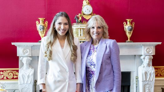 La primera dama de Estados Unidos Jill Biden y Fabiana Rosales.