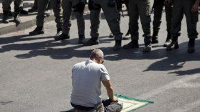 Matan a palestino con chaleco de prensa; hirió soldado