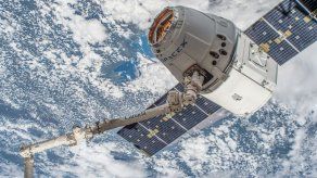 La cápsula Dragon de SpaceX emprende su regreso a la Tierra