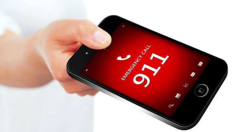 Arrestan a hombre por llamar casi 100 veces al teléfono 911