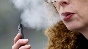 Juul dijo discrepar de los hallazgos de la FDA y que buscará suspender la prohibición en tanto considera otras opciones.