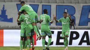 Saint-Étienne vence al Marsella y es líder en Francia