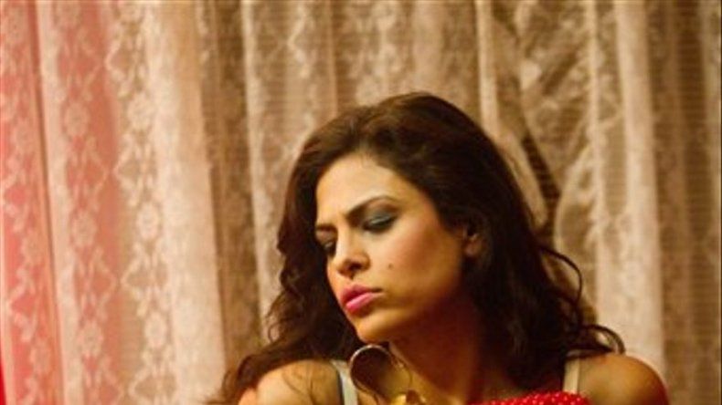 Mendes en uno de sus roles más humanos en Girl in Progress