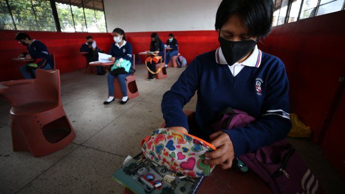 Estudiantes de la Unidad Educativa Agropecuaria Eduardo Salazar Gómez regresan a clases presenciales, tras 15 meses de clases virtuales, en la zona rural de Pifo, a las afueras de Quito. Estudiantes de la Unidad Educativa Agropecuaria Eduardo Salazar Gómez regresan a clases presenciales, tras 15 meses de clases virtuales, en la zona rural de Pifo, a las afueras de Quito.