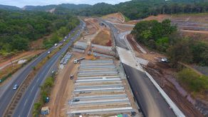 Debido al cierre parcial, el MOP aconseja a los usuarios el uso de vías alternas como la carretera Centenario y la vía hacia Paraíso.&nbsp;