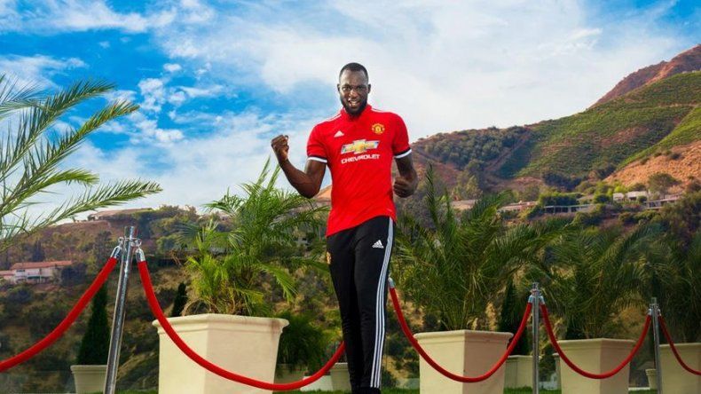 Manchester United confirma fichaje de Lukaku por 5 años