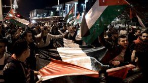 Dos muertos y más de 300 heridos en Día de la Ira contra decisión de Trump