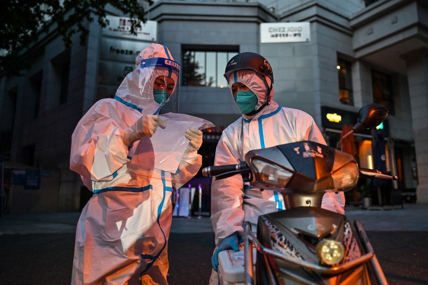 China es una de las grandes economías del mundo que sigue aplicando la llamada estrategia cero covid para erradicar el virus.