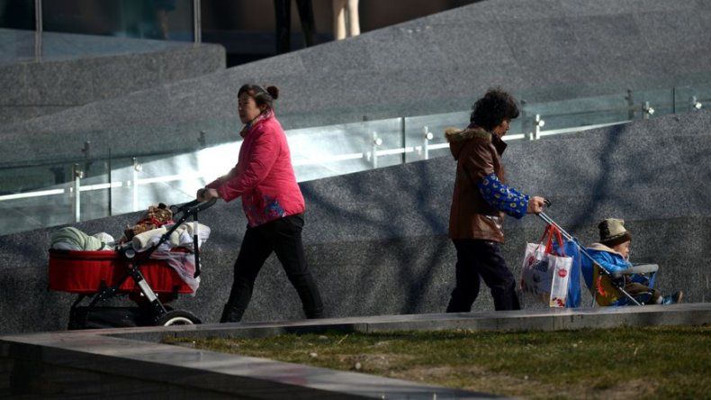 Suspendido en China un curso de moral para mujeres que enseña a limpiar y callarse