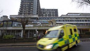 Enfermera británica hospitalizada 8 meses y medio después de curarse de ébola