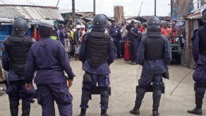 Ébola: despiden ministros que abandonaron Liberia