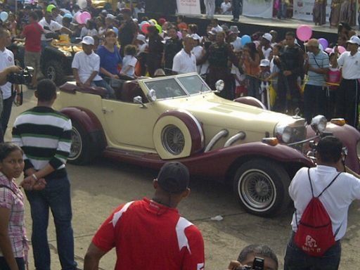 Niños celebran su día con la parada Mundo de Fantasía