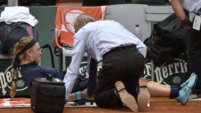 Azarenka se retira lesionada