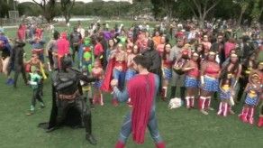 Brasileños buscan el récord de disfrazados de superhéroes