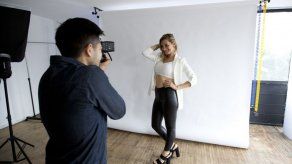 Ciudad de México prohíbe uso de edecanes en actos oficiales