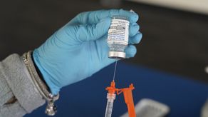 Los Centros para el Control y la Prevención de Enfermedades (CDC, por sus siglas en inglés) ya han publicado los primeros estudios sobre la eficacia de esas nuevas vacunas.