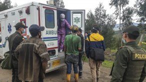 La emergencia ocurrió en un sector conocido como El Bosque del municipio de Neira, en una mina de oro que era operada de forma ilegal en una zona montañosa y cuyo socavón se inundó por el aumento del caudal del río Cauca.