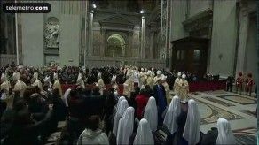 Papa Francisco ofrece su primera misa del Gallo