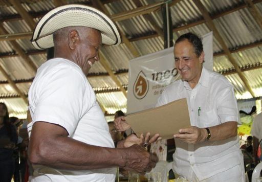 Renuncia Juan Camilo Restrepo, ministro colombiano de Agricultura