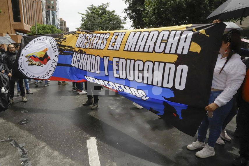 Docentes en Colombia protestan por las fallas en el nuevo servicio de salud