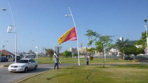 TE retira banderas políticas que afectaban el tránsito en la Avenida Balboa