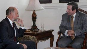 Embajador de EEUU realiza visita de cortesía a nuevo Canciller