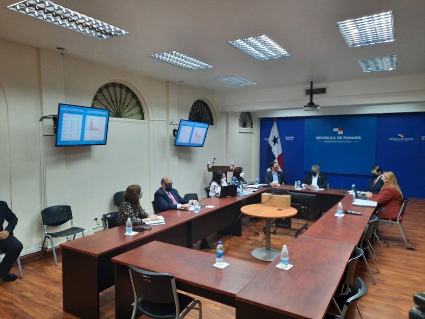 Reunión entre ministros y empresarios para evaluar la toma de posibles medidas.