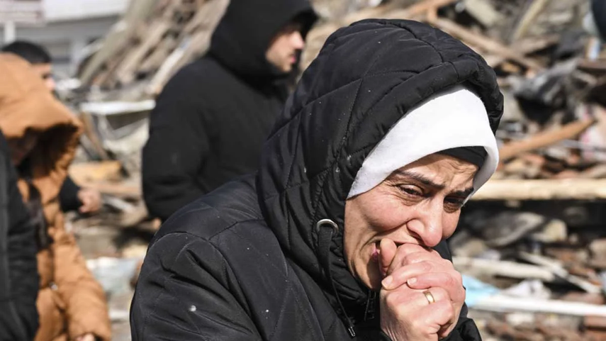 Turquía: Hambre y frío entre las ruinas del terremoto