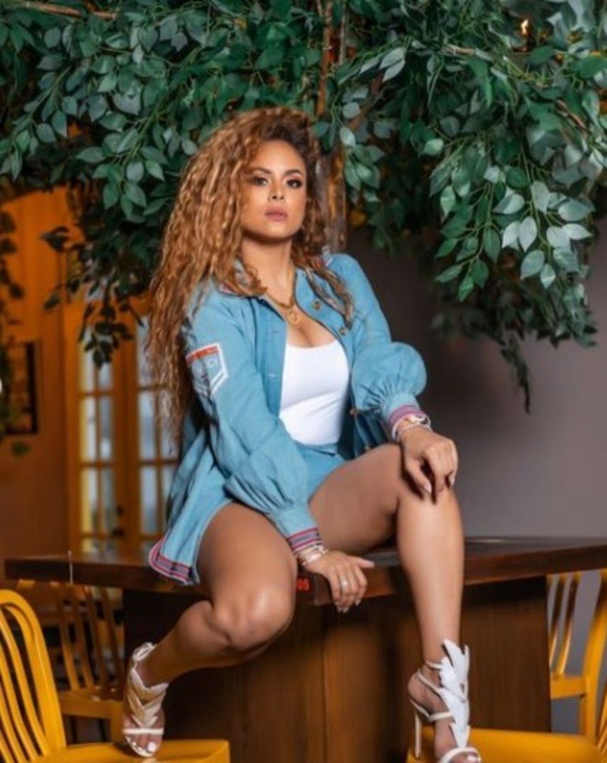 Liza Hernández, concentrada en el gimnasio para bajar de peso