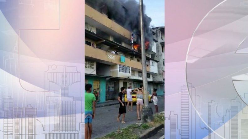 Bomberos logran extinguir el incendio en la Avenida Nacional