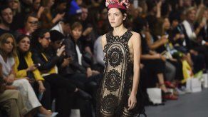 London Fashion Week se tiñe de rosa con la colección de Zandra Rhodes