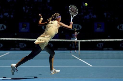 Azarenka gana con polémica y va a la final contra Li Na en Australia