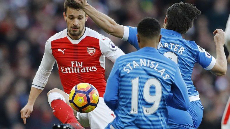 Debuchy, de Arsenal, será baja por 6 semanas