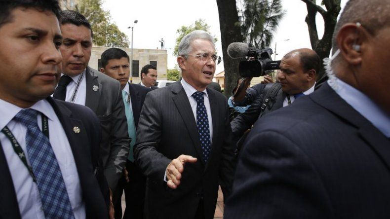 Santos y Uribe crean comisión con miras a rescatar acuerdo
