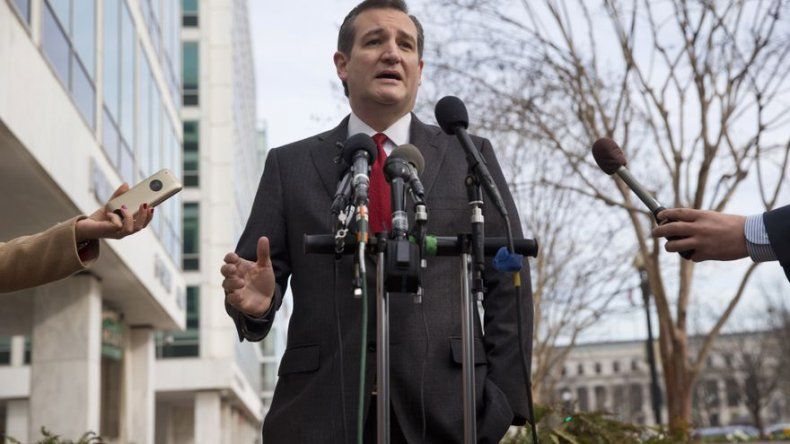Cruz pide vigilar a musulmanes en EEUU; recibe críticas