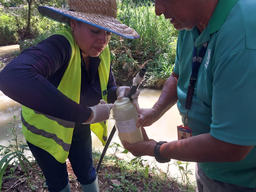 MiAmbiente investiga contaminación de río en La Chorrera