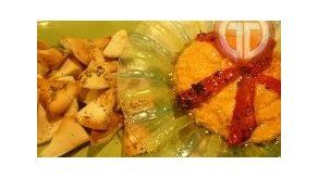 Humus con chips de pan pita.