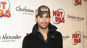 Enrique Iglesias sueña con pilotar su avión durante las giras